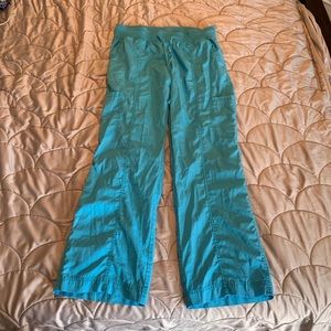 Peaches scrub cargo bottom scrubs Medium